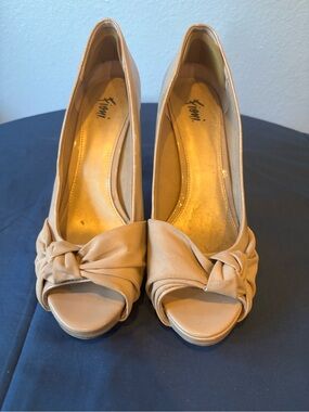 FIONI Clothing Women's Beige Knot Peep-Toe Heels